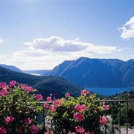 فندق Ristorante Bellavista Con 2*